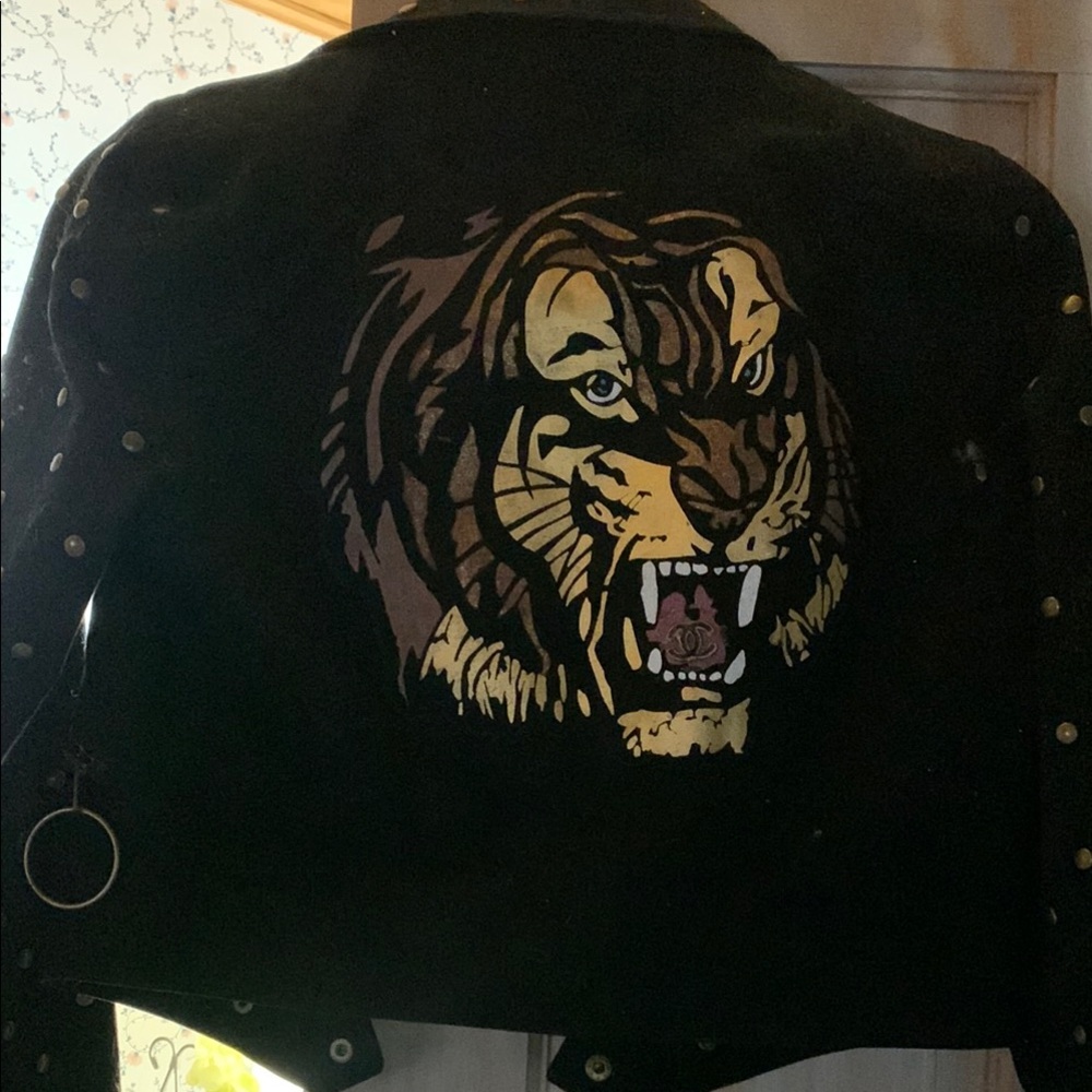 *RARE* BESTY JOHNSON from the “limited collection”vintage jacket w/ Tiger Design